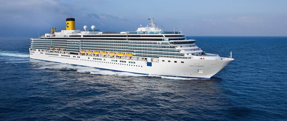 Le bateau de croisière Costa Luminosa en mer